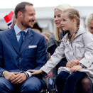 Crown Prince Haakon, Crown Princess Mette-Marit and Princess Ingrid Alexandra in Fosnavåg (Photo: Stian Lysberg Solum / NTB scanpix)